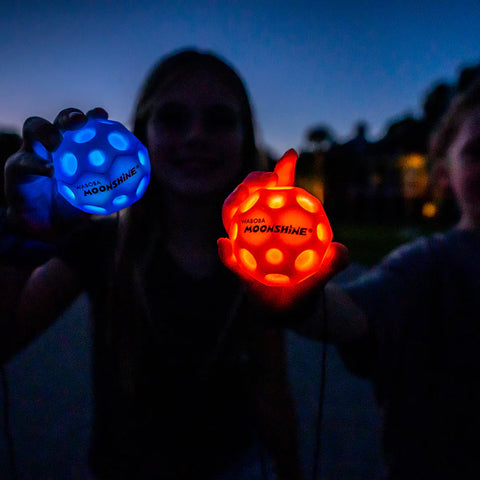 Minge hiper saritoare, cu sistem de prindere si led.  Waboba Bounceback Moonshine