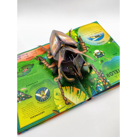 Formidabila carte cu gandaci si alte ganganii