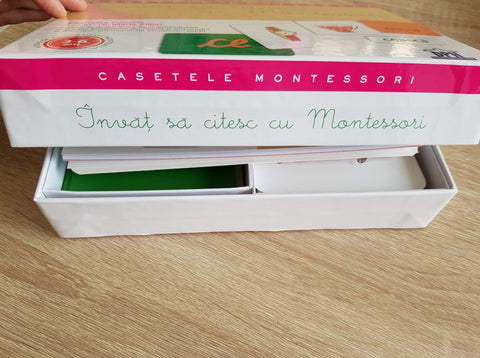 Invat sa citesc cu Montessori: 84 de jetoane si 51 de tichete de lectura pentru a invata sa citesti foarte usor