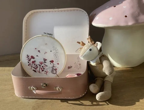 Joc creativ Invata sa brodezi. Egmont Toys