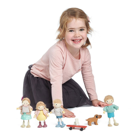 Figurină Amy și iepurașul, din lemn premium - cu membre ajustabile - Tender Leaf Toys
