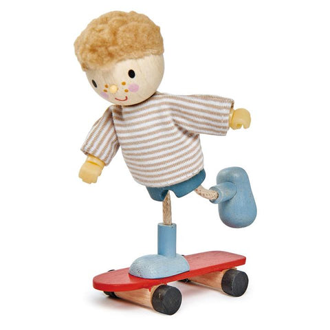 Figurina Edward si Skateboard-ul, din lemn premium - cu membre ajustabile - Tender Leaf Toys