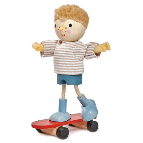 Figurina Edward si Skateboard-ul, din lemn premium - cu membre ajustabile - Tender Leaf Toys