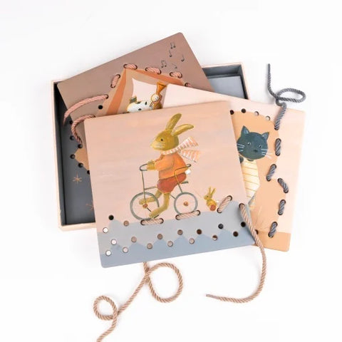 Planse de cusut cu siret. Egmont Toys