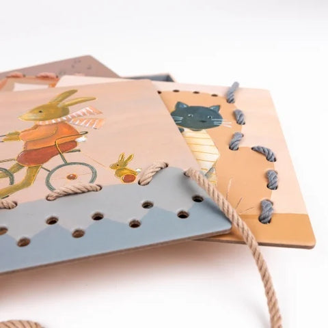 Planse de cusut cu siret. Egmont Toys