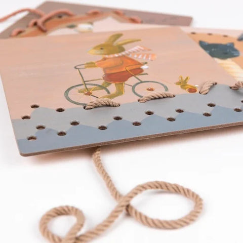 Planse de cusut cu siret. Egmont Toys