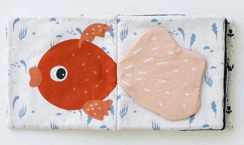 Prima mea carte textila cu fosnete – Animale domestice