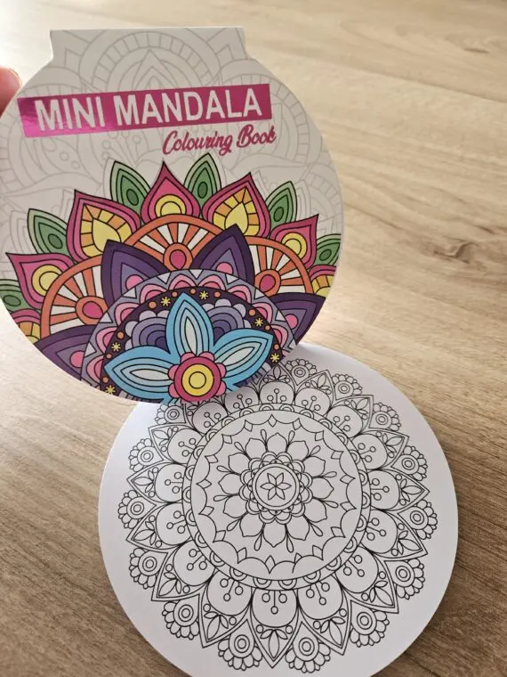 Mini-Mandala-de-colorat-rotunda-roz-2-570x760