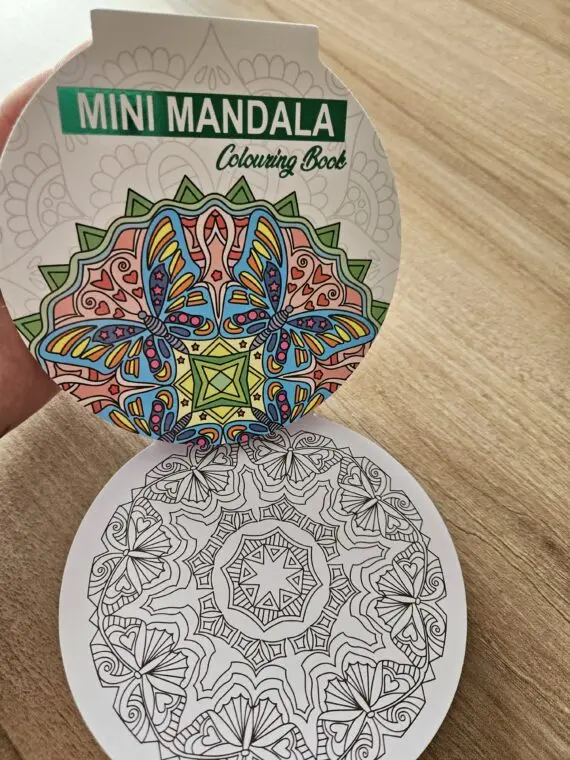 Mini-Mandala-de-colorat-rotunda-verde-570x760